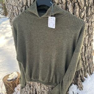 ⭐️NWT POOF Thermal Turtleneck in size S